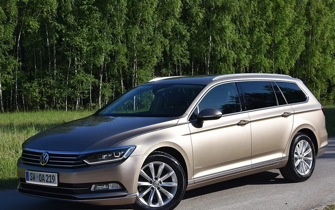 Volkswagen Passat cena 65700 przebieg: 227000, rok produkcji 2016 z Chełmża małe 781